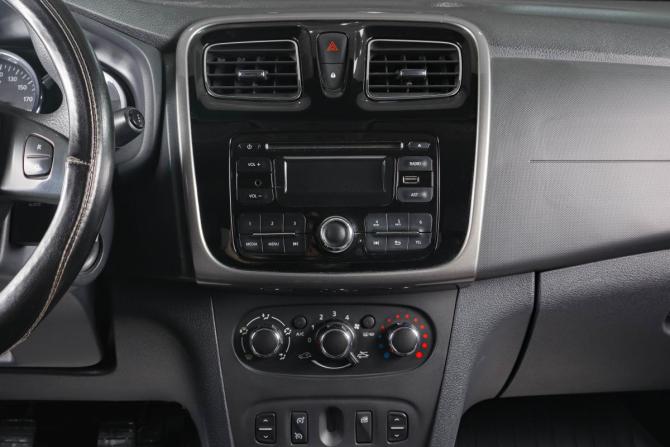 Renault Logan II с пробегом 2016 года, цена 799 000 рублей, 194000 км, седан, Автокод Объявления