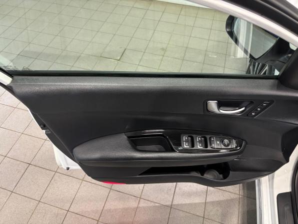 Kia Optima IV Рестайлинг с пробегом 2018 года, цена 1 429 000 рублей, 182000 км, седан, Автокод Объявления