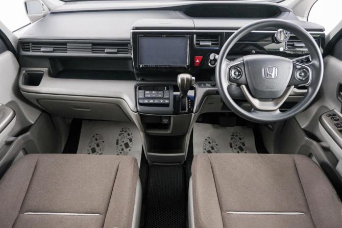 Honda Stepwgn V с пробегом 2015 года, цена 1 749 000 рублей, 123000 км, минивэн, Автокод Объявления