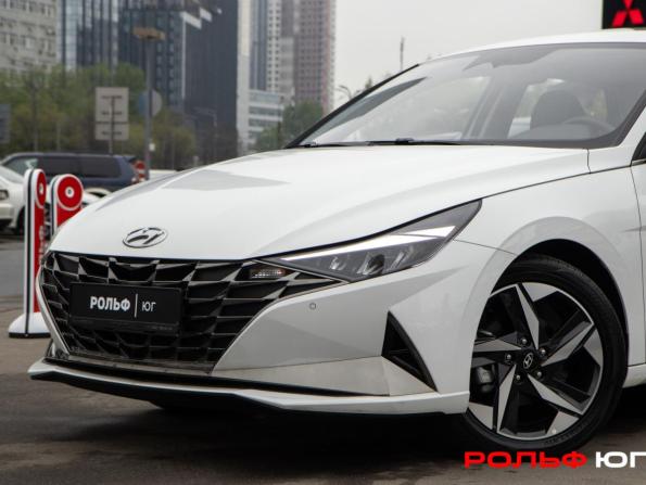 Hyundai Elantra VII (CN7) с пробегом 2023 года, цена 2 289 000 рублей, 300 км, седан, Автокод Объявления