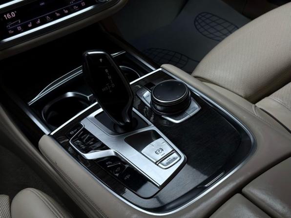 BMW 7 серии VI (G11/G12) с пробегом 2015 года, цена 2 999 000 рублей, 187631 км, седан, Автокод Объявления