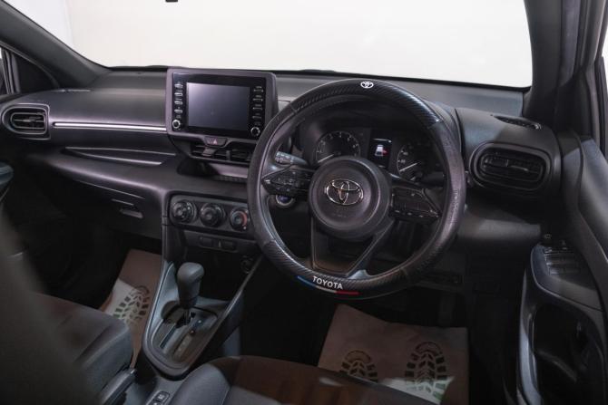 Toyota Yaris IV с пробегом 2020 года, цена 1 199 000 рублей, 70000 км, хэтчбек, Автокод Объявления