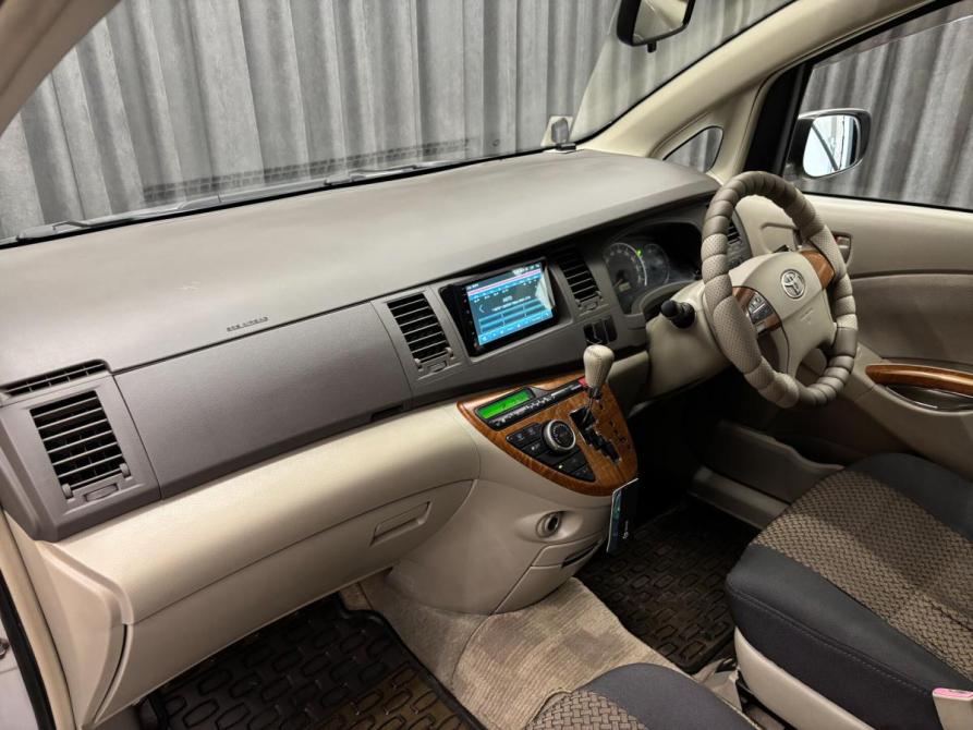 Toyota ISis I Рестайлинг Красноярск  - изображение 15