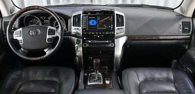 Toyota Land Cruiser 200 Series Рестайлинг 1 с пробегом 2015 года, цена 6 749 990 рублей, 44000 км, внедорожник, Автокод Объявления