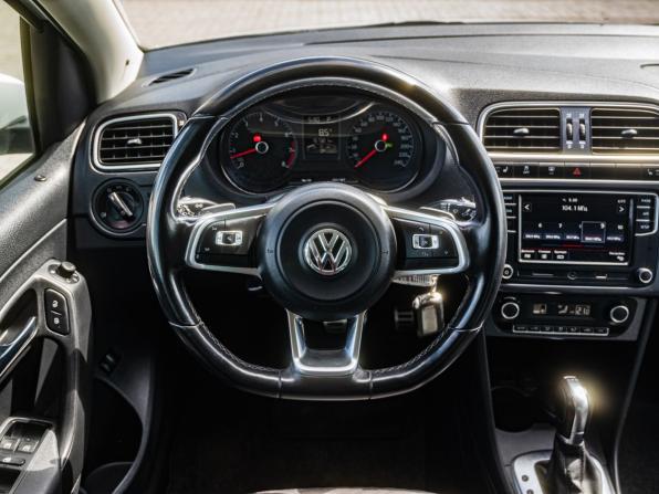 Volkswagen Polo V Рестайлинг с пробегом 2018 года, цена 1 320 000 рублей, 157321 км, седан, Автокод Объявления