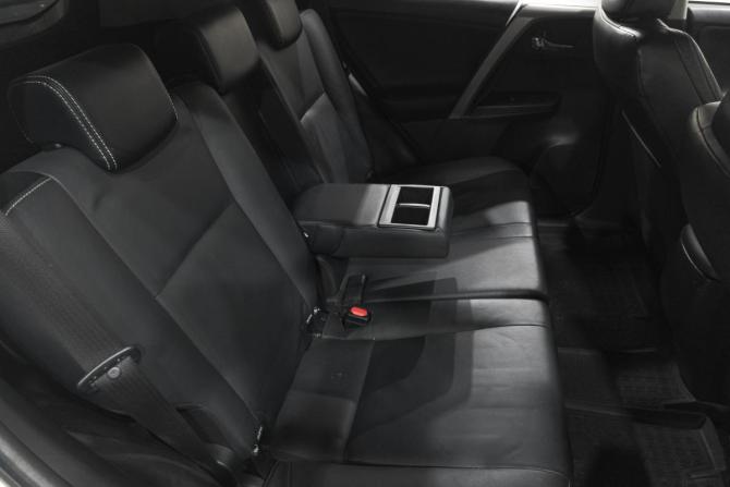 Toyota RAV4 IV (XA40) Рестайлинг с пробегом 2015 года, цена 2 429 000 рублей, 202000 км, внедорожник, Автокод Объявления