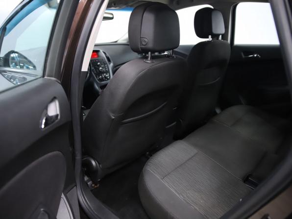 Opel Astra J Рестайлинг с пробегом 2013 года, цена 650 000 рублей, 236954 км, седан, Автокод Объявления