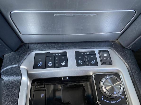 Toyota Land Cruiser 200 Series Рестайлинг 2 с пробегом 2016 года, цена 5 750 000 рублей, 170932 км, внедорожник, Автокод Объявления