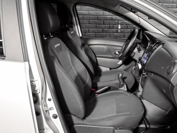 Renault Logan II Рестайлинг с пробегом 2019 года, цена 1 350 000 рублей, 29620 км, седан, Автокод Объявления