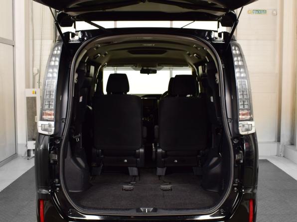 Toyota Voxy III (R80) с пробегом 2015 года, цена 1 450 995 рублей, 226884 км, минивэн, Автокод Объявления