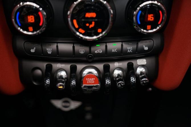 Mini Cabrio III Рестайлинг с пробегом 2020 года, цена 3 292 000 рублей, 56000 км, кабриолет, Автокод Объявления