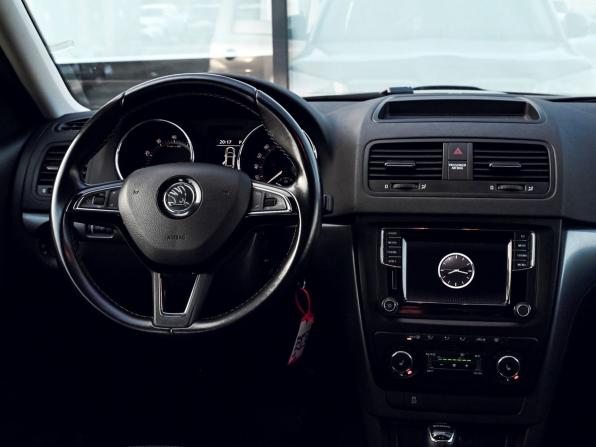 Skoda Yeti I Рестайлинг с пробегом 2017 года, цена 1 499 000 рублей, 109804 км, внедорожник, Автокод Объявления