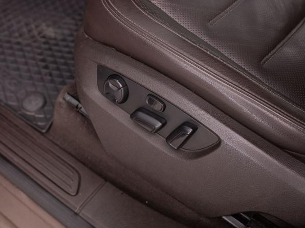 Volkswagen Touareg II с пробегом 2012 года, цена 1 700 000 рублей, 293877 км, внедорожник, Автокод Объявления