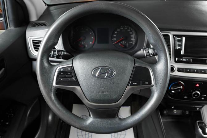 Hyundai Solaris II с пробегом 2019 года, цена 1 299 000 рублей, 138000 км, седан, Автокод Объявления