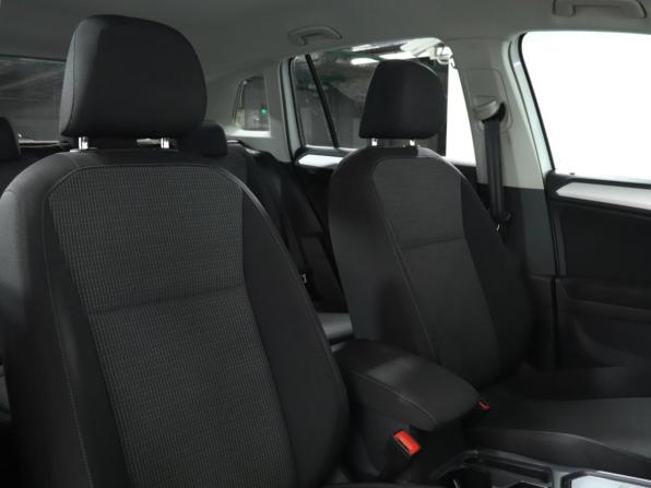 Volkswagen Tiguan II Рестайлинг с пробегом 2021 года, цена 2 649 000 рублей, 53500 км, внедорожник, Автокод Объявления