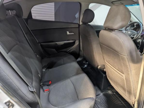 Kia Rio III Рестайлинг с пробегом 2015 года, цена 870 000 рублей, 135700 км, седан, Автокод Объявления