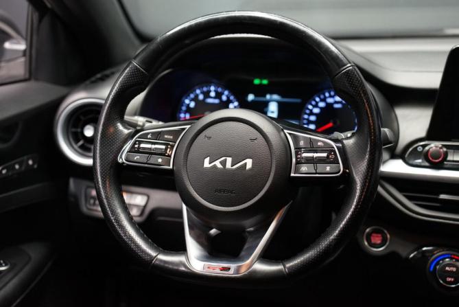 Kia Cerato IV Рестайлинг с пробегом 2022 года, цена 2 477 000 рублей, 77000 км, седан, Автокод Объявления