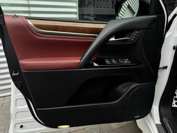 Lexus LX III Рестайлинг 2 с пробегом 2017 года, цена 7 990 000 рублей, 105930 км, внедорожник, Автокод Объявления