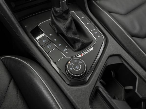 Volkswagen Tiguan II с пробегом 2018 года, цена 2 420 000 рублей, 157095 км, внедорожник, Автокод Объявления