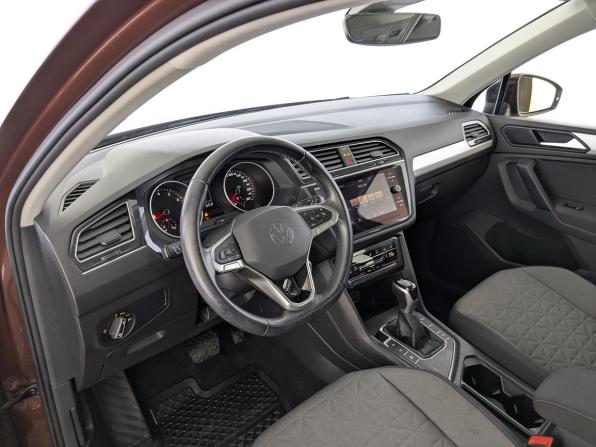 Volkswagen Tiguan II Рестайлинг с пробегом 2021 года, цена 2 550 000 рублей, 77757 км, внедорожник, Автокод Объявления