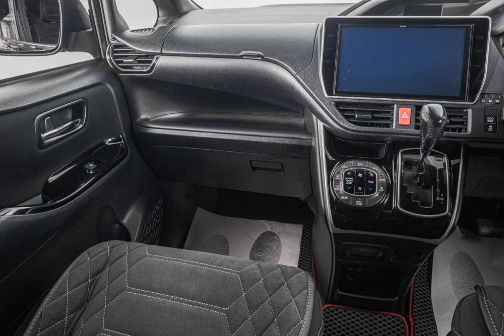 Toyota Voxy III (R80) Рестайлинг Барнаул  - изображение 20