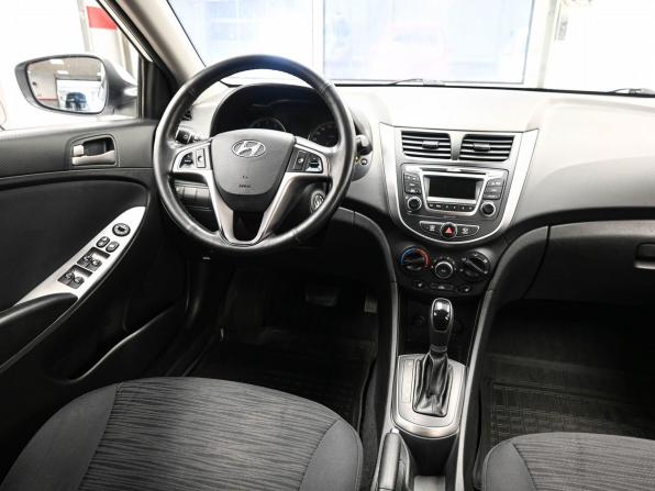 Hyundai Solaris I Рестайлинг с пробегом 2015 года, цена 909 900 рублей, 225307 км, седан, Автокод Объявления