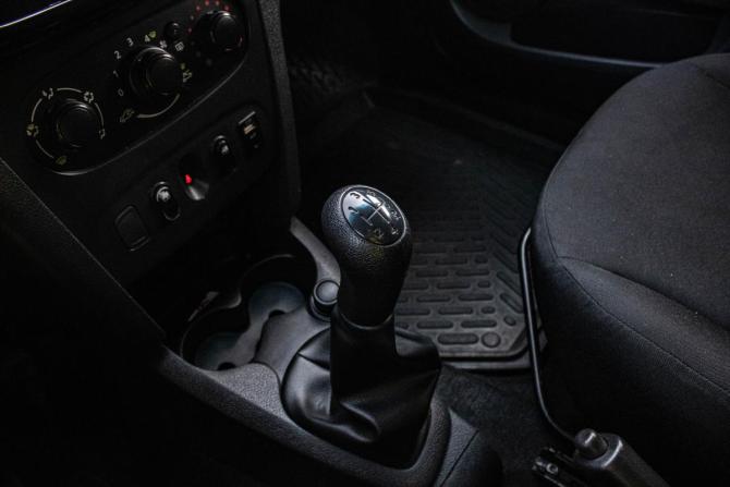 Renault Sandero II с пробегом 2015 года, цена 649 000 рублей, 128598 км, хэтчбек, Автокод Объявления
