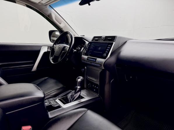 Toyota Land Cruiser Prado 150 Series Рестайлинг 3 с пробегом 2022 года, цена 6 100 000 рублей, 101064 км, внедорожник, Автокод Объявления