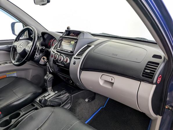 Mitsubishi Pajero Sport II Рестайлинг с пробегом 2015 года, цена 1 825 000 рублей, 237795 км, внедорожник, Автокод Объявления