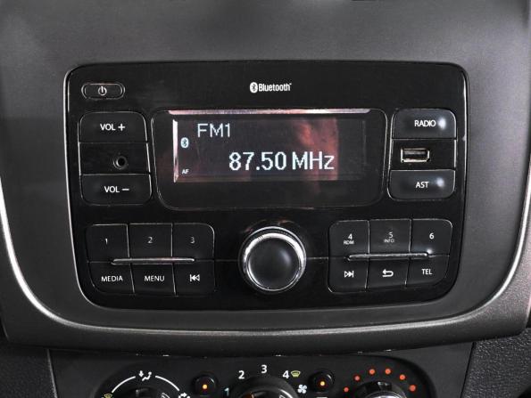 Renault Logan II Рестайлинг с пробегом 2019 года, цена 579 000 рублей, 152010 км, седан, Автокод Объявления
