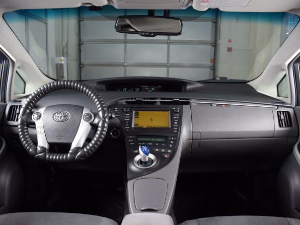 Toyota Prius III (XW30) с пробегом 2009 года, цена 1 114 995 рублей, 284190 км, лифтбек, Автокод Объявления