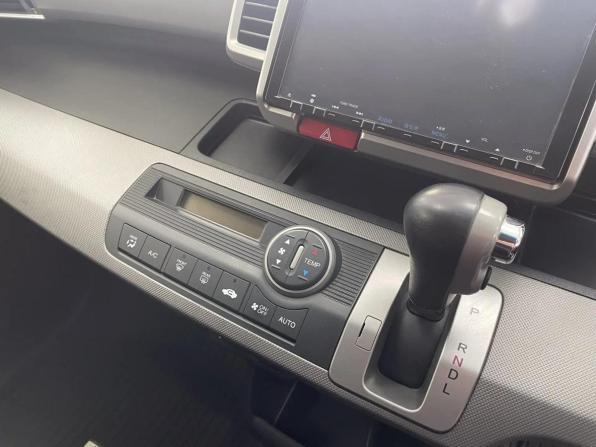 Honda Freed I Рестайлинг с пробегом 2013 года, цена 985 000 рублей, 205686 км, компактвэн, Автокод Объявления