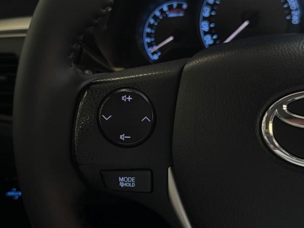 Toyota Corolla XI (E160 E170 E180) Рестайлинг 1 с пробегом 2016 года, цена 1 300 000 рублей, 215000 км, седан, Автокод Объявления