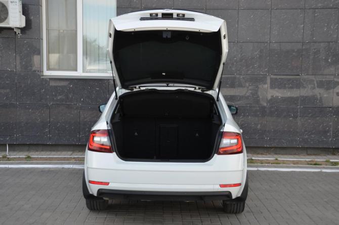 Skoda Octavia III (A7) Рестайлинг с пробегом 2018 года, цена 1 739 900 рублей, 141941 км, лифтбек, Автокод Объявления