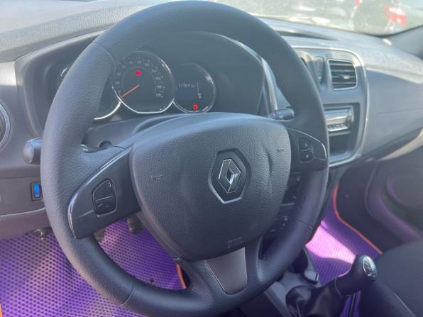 Renault Sandero II с пробегом 2015 года, цена 877 000 рублей, 118000 км, хэтчбек, Автокод Объявления