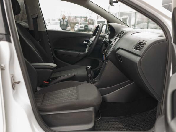 Volkswagen Polo V Рестайлинг с пробегом 2016 года, цена 825 000 рублей, 101580 км, седан, Автокод Объявления