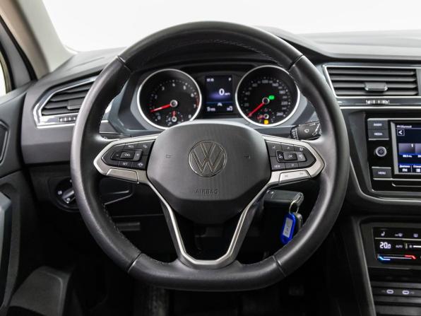 Volkswagen Tiguan II Рестайлинг с пробегом 2022 года, цена 3 048 000 рублей, 37155 км, внедорожник, Автокод Объявления