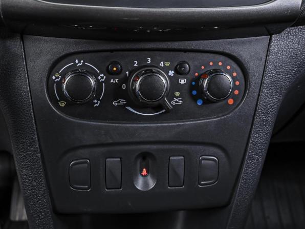 Renault Logan II Рестайлинг с пробегом 2021 года, цена 899 000 рублей, 72188 км, седан, Автокод Объявления