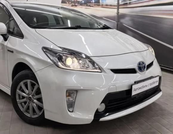 Toyota Prius III Рестайлинг (XW30) с пробегом 2015 года, цена 1 290 000 рублей, 137025 км, лифтбек, Автокод Объявления