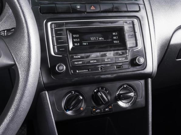 Volkswagen Polo V Рестайлинг с пробегом 2019 года, цена 1 177 000 рублей, 233027 км, седан, Автокод Объявления