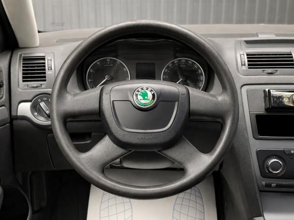 Skoda Octavia II (A5) Рестайлинг с пробегом 2011 года, цена 577 000 рублей, 232535 км, лифтбек, Автокод Объявления