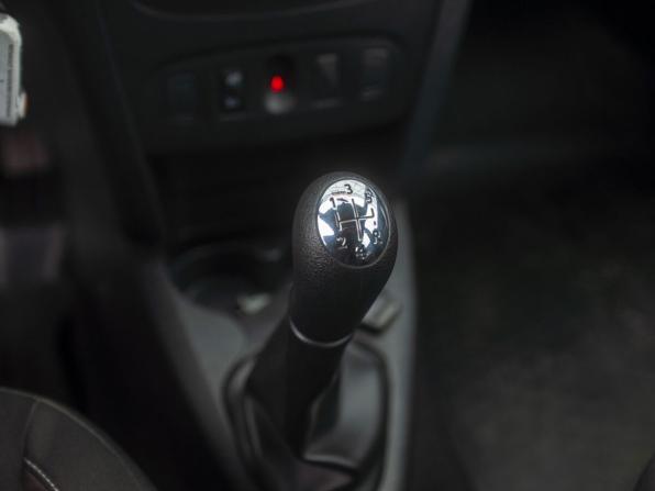 Renault Sandero II с пробегом 2018 года, цена 1 000 000 рублей, 93172 км, хэтчбек, Автокод Объявления