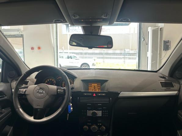 Opel Astra H Рестайлинг с пробегом 2012 года, цена 690 000 рублей, 130352 км, седан, Автокод Объявления