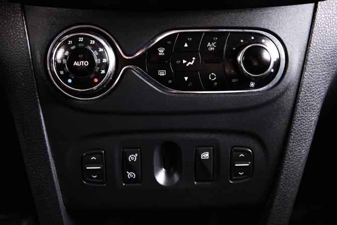 Renault Sandero II Рестайлинг с пробегом 2019 года, цена 1 129 000 рублей, 52707 км, хэтчбек, Автокод Объявления