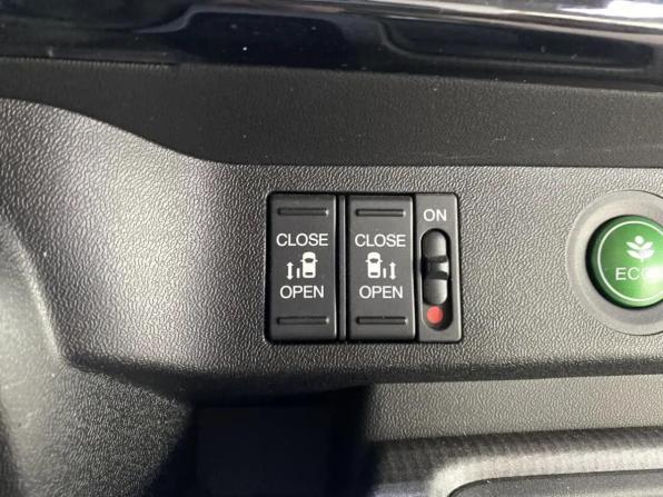 Honda Stepwgn V Рестайлинг с пробегом 2019 года, цена 2 389 000 рублей, 35177 км, минивэн, Автокод Объявления