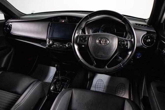 Toyota Corolla XI (E160 E170) Рестайлинг 2 с пробегом 2018 года, цена 1 649 000 рублей, 130000 км, универсал, Автокод Объявления