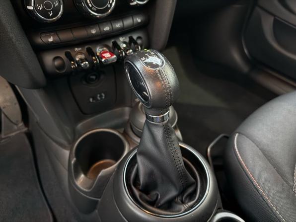 Mini Hatch III (F55/F56) с пробегом 2017 года, цена 1 470 000 рублей, 70468 км, хэтчбек, Автокод Объявления