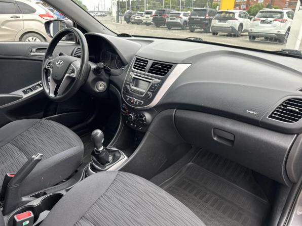 Hyundai Solaris I с пробегом 2014 года, цена 865 000 рублей, 176328 км, седан, Автокод Объявления