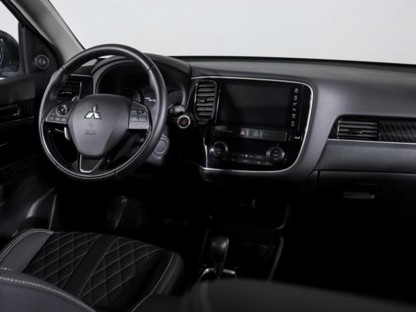 Mitsubishi Outlander III Рестайлинг 3 с пробегом 2022 года, цена 3 699 000 рублей, 8000 км, внедорожник, Автокод Объявления