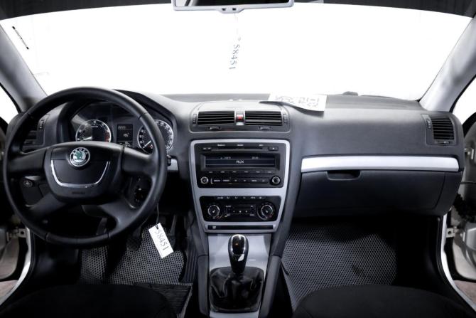 Skoda Octavia II (A5) Рестайлинг с пробегом 2013 года, цена 749 000 рублей, 273000 км, лифтбек, Автокод Объявления